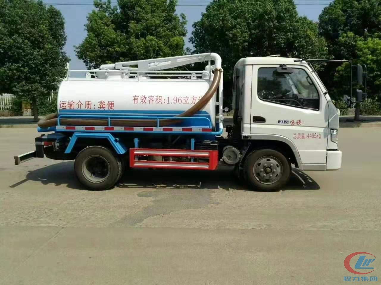 吸粪车